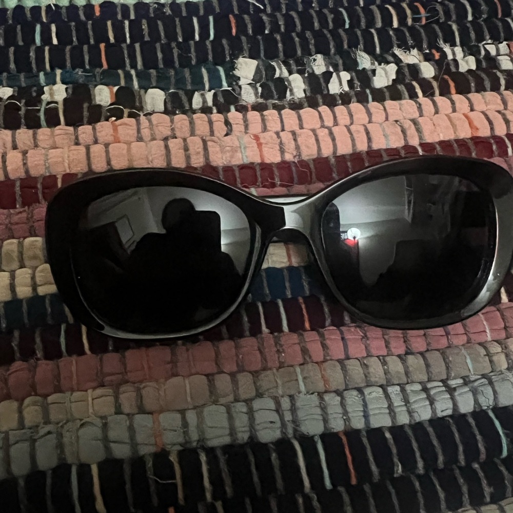 Elegant Black Sunglasses